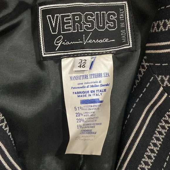 Beautiful, vesace blazer, no lowballs - Picture 5 of 12